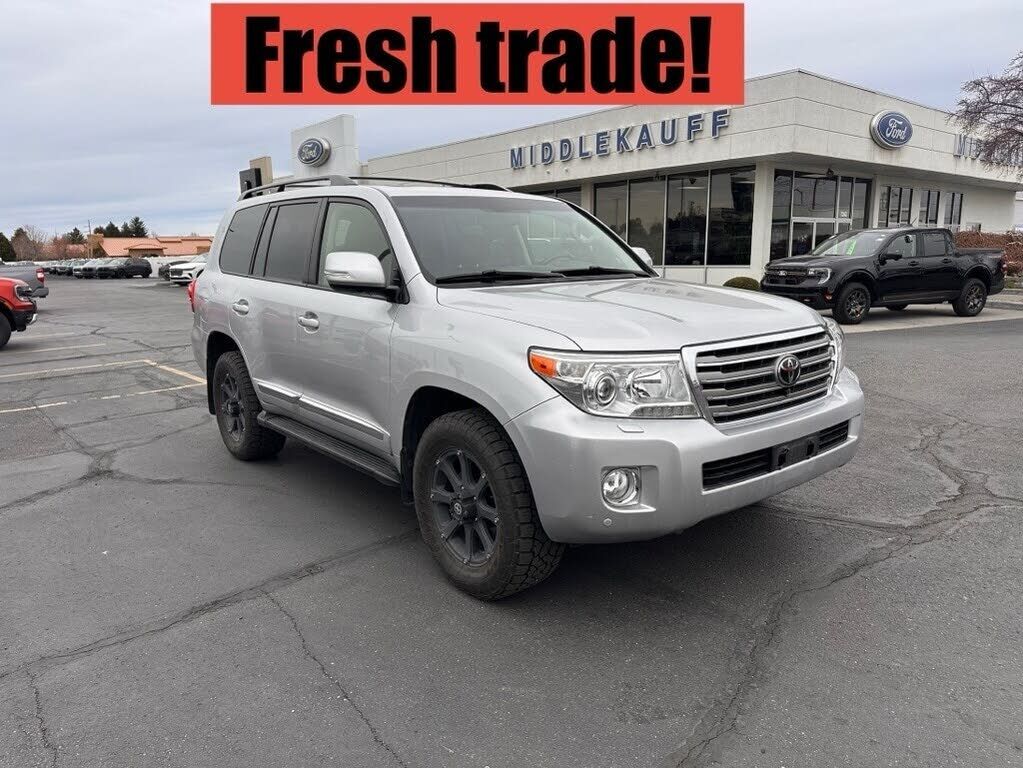 2013 TOYOTA Land Cruiser