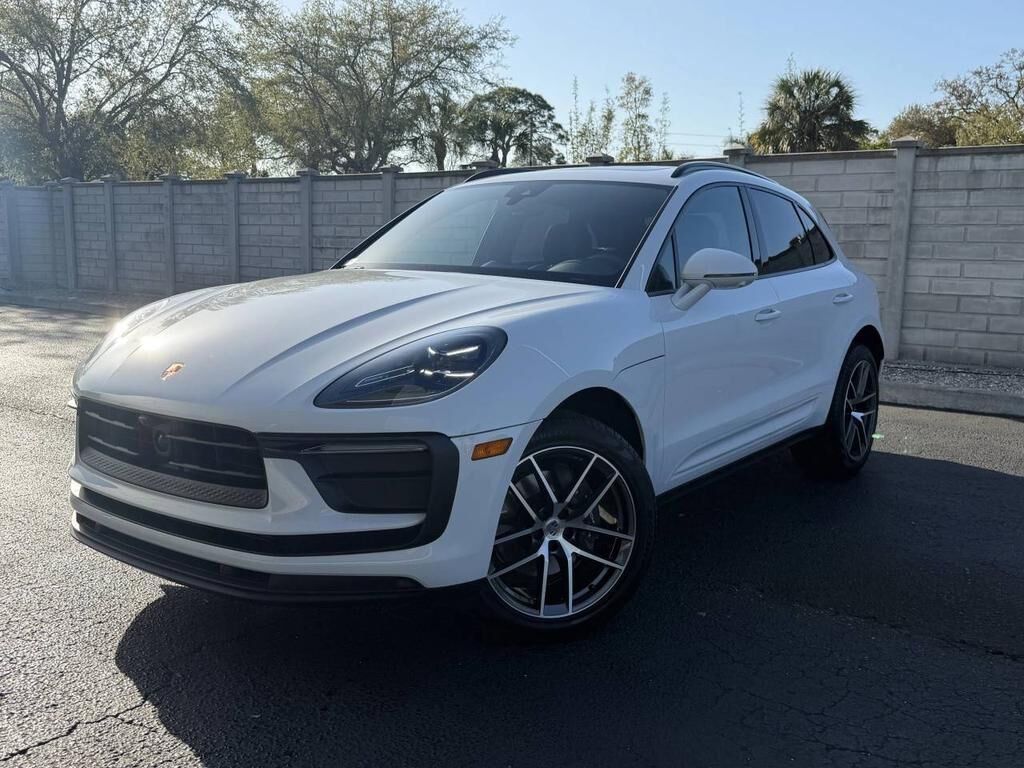 2025 PORSCHE Macan