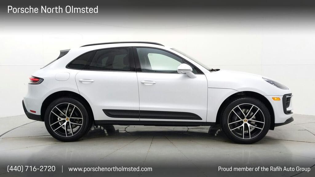 2022 PORSCHE Macan