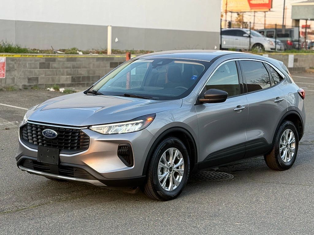 2023 FORD Escape