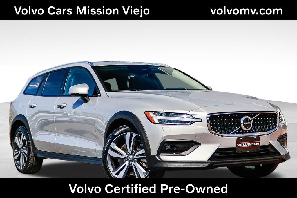 2025 VOLVO V60CC