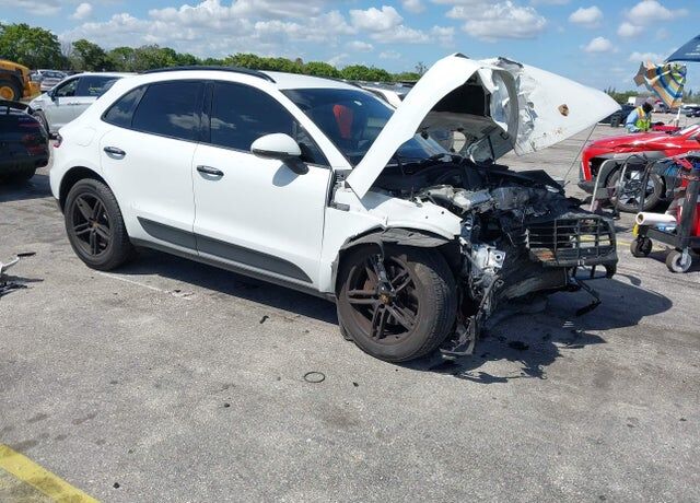 2017 PORSCHE Macan
