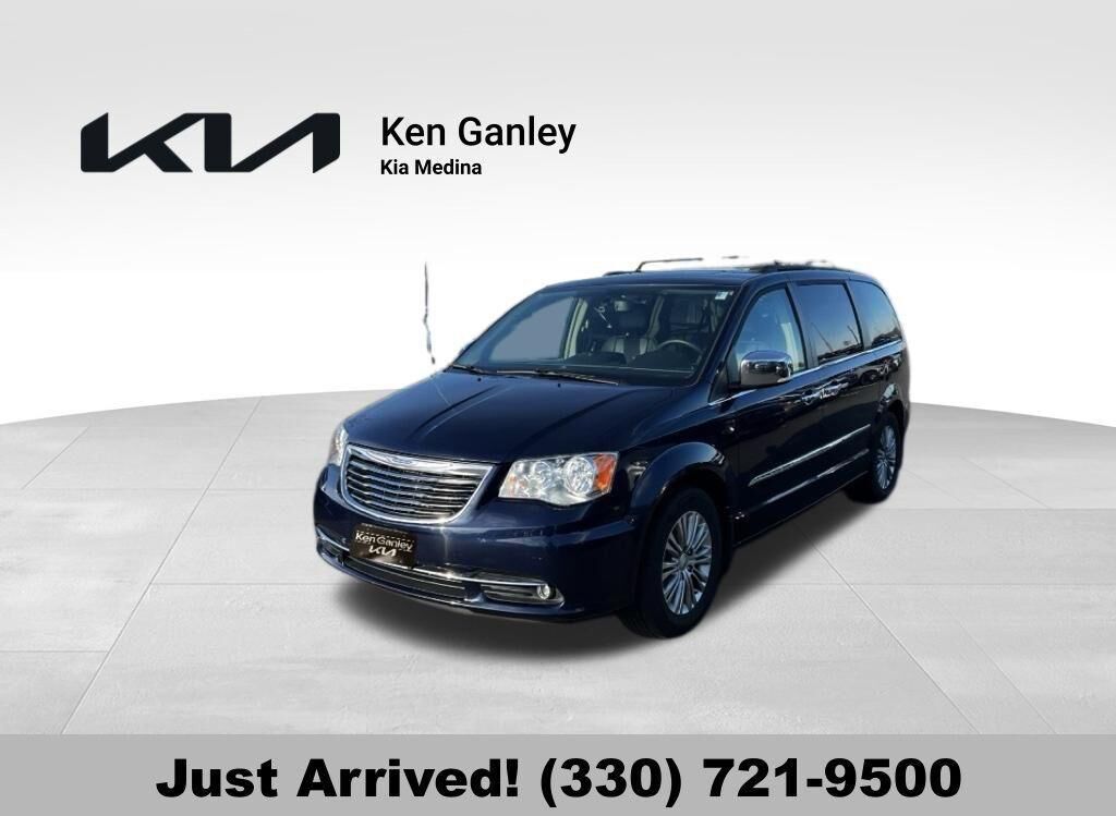 2016 CHRYSLER Town and Country