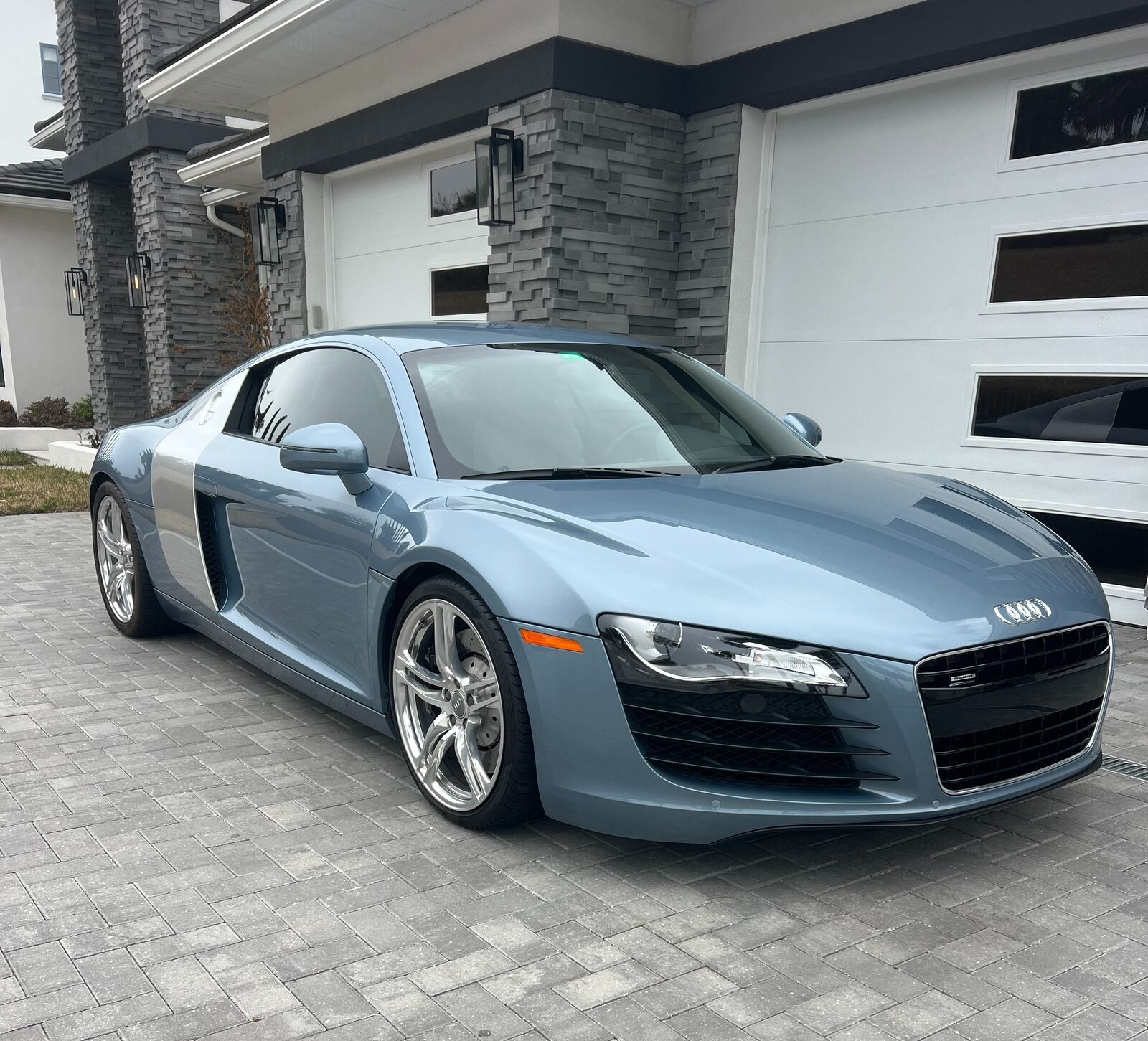 2010 AUDI R8