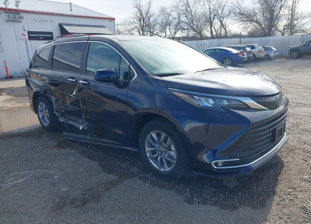 2024 TOYOTA Sienna