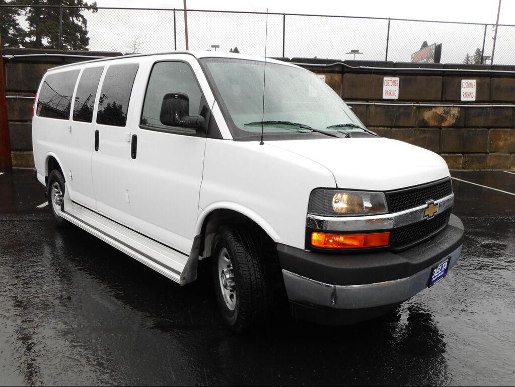 2017 CHEVROLET Express