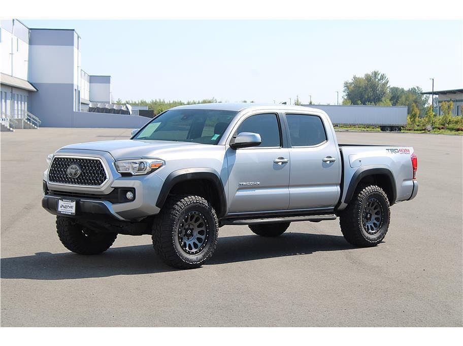 2018 TOYOTA Tacoma