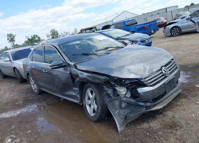 2012 VOLKSWAGEN Passat