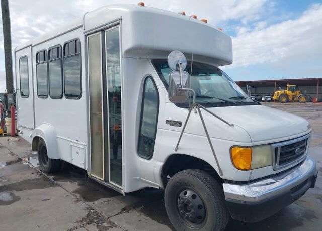2004 FORD E-350