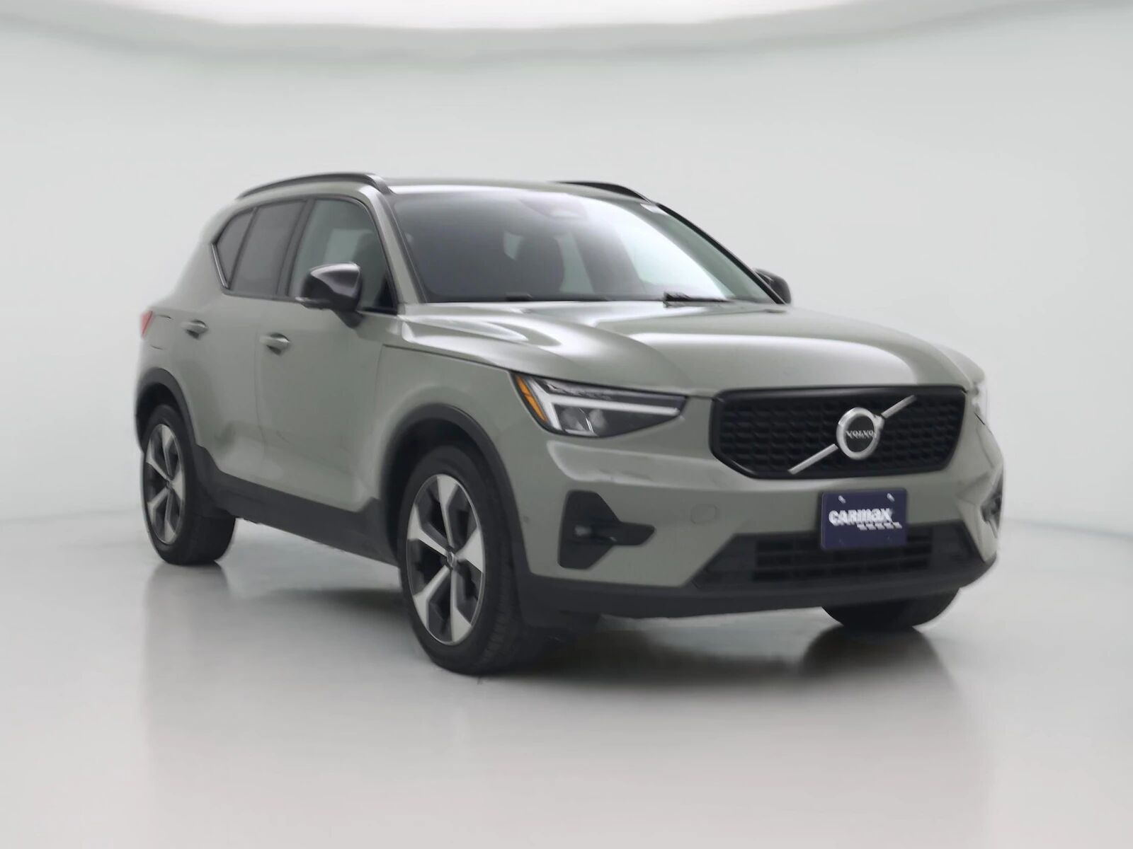 2023 VOLVO XC40