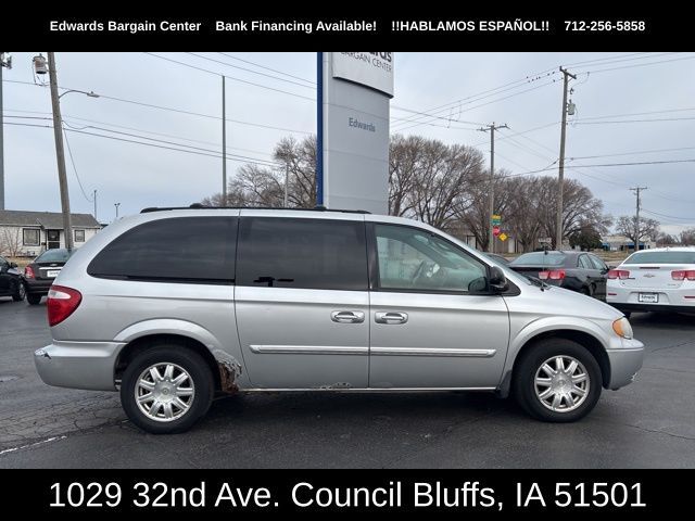 2004 CHRYSLER Town and Country