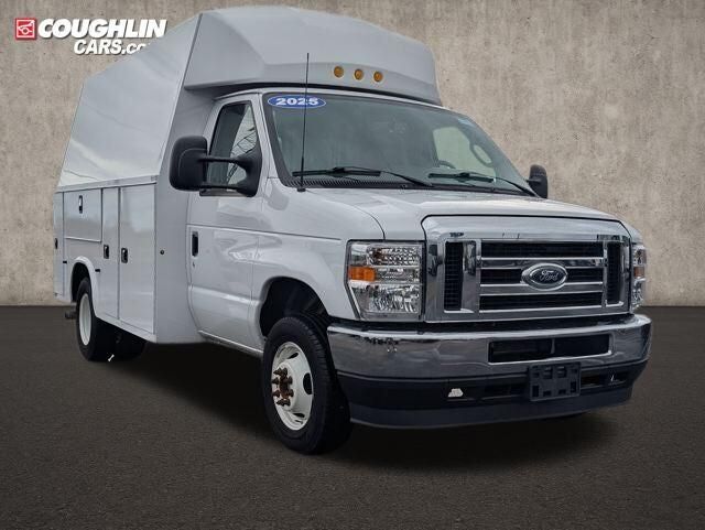 2025 FORD E-350