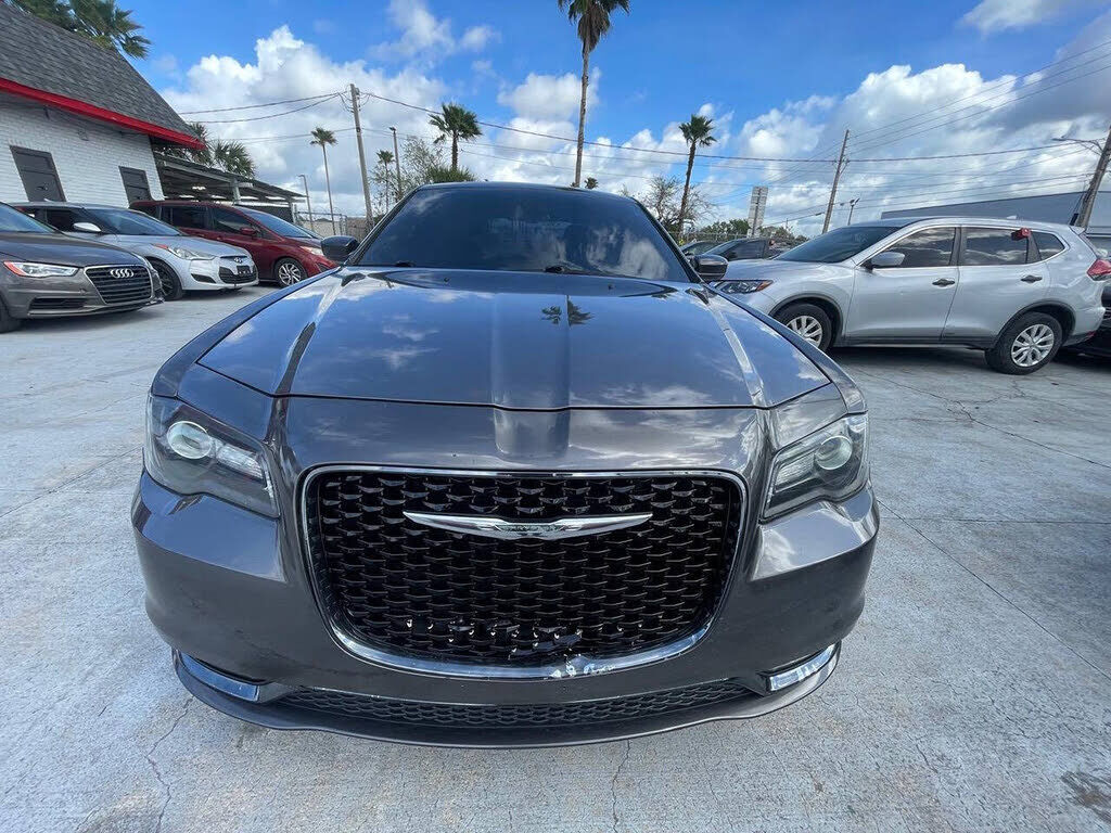 2019 CHRYSLER 300