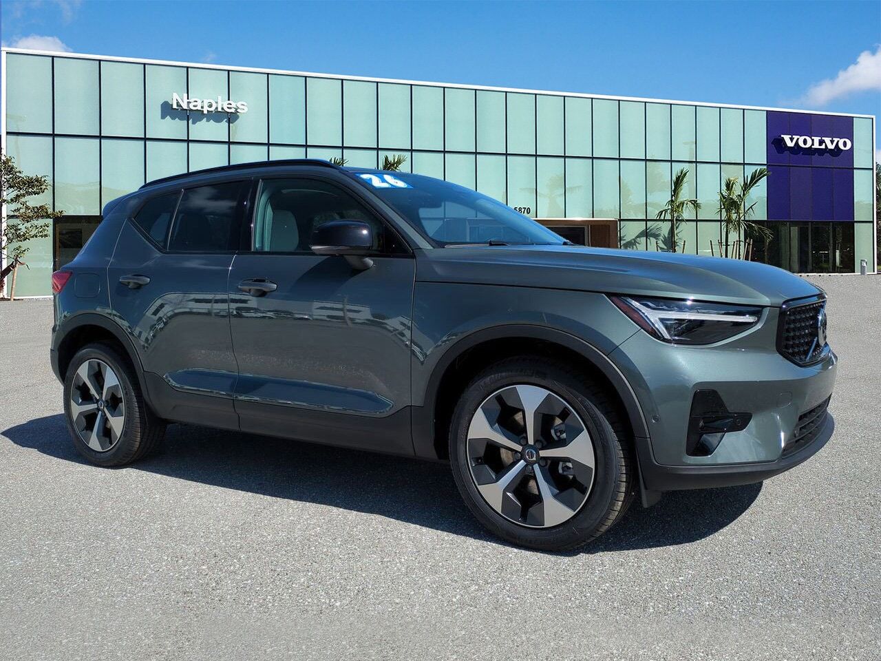 2026 VOLVO XC40