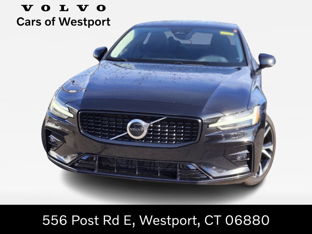 2025 VOLVO S60