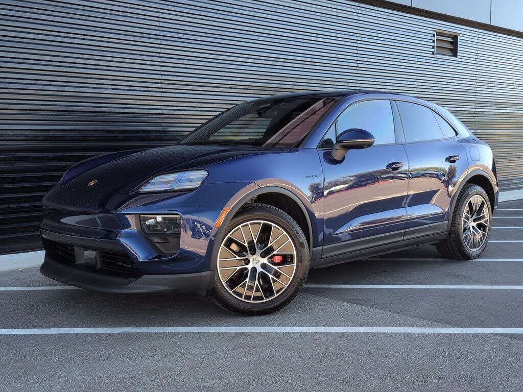 2025 PORSCHE Macan