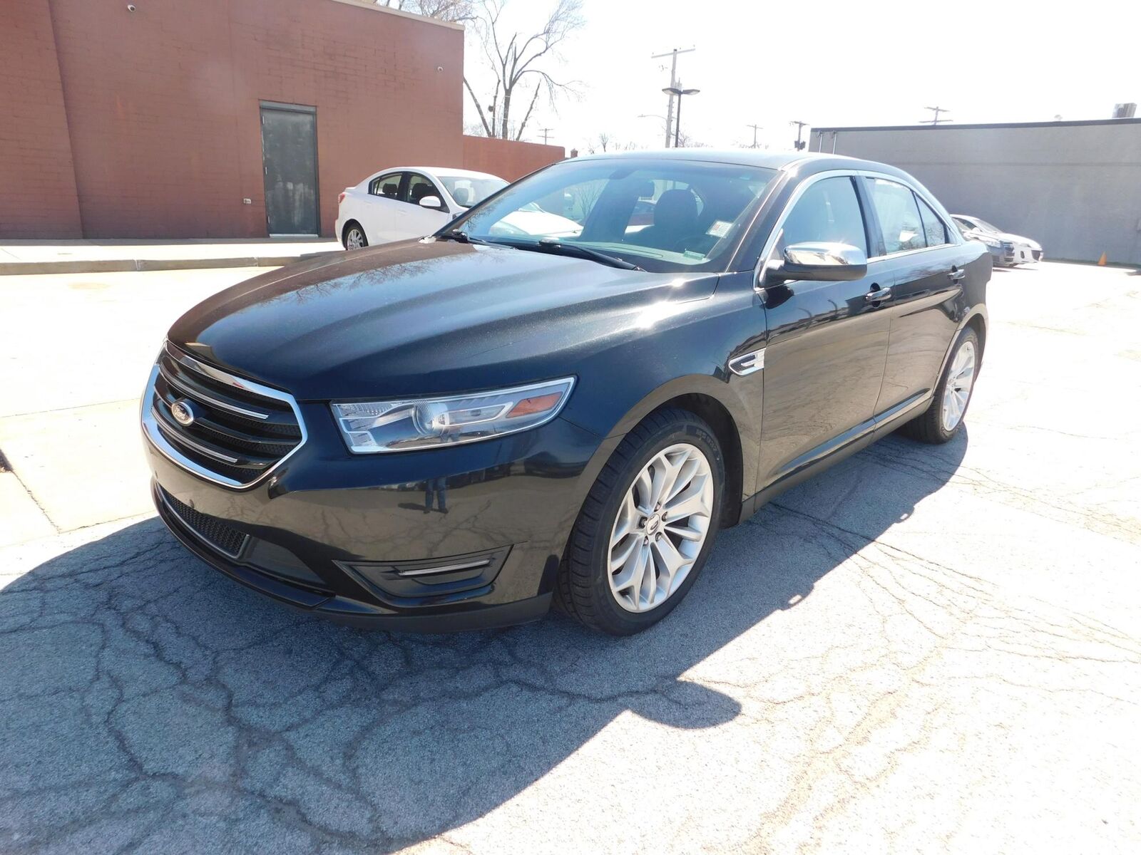 2013 FORD Taurus
