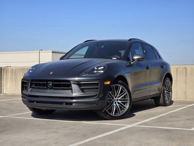 2026 PORSCHE Macan