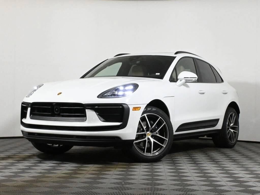 2025 PORSCHE Macan
