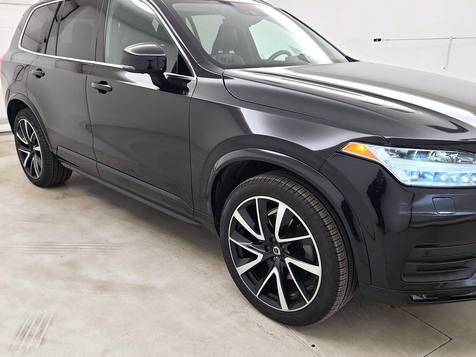 2022 VOLVO XC90