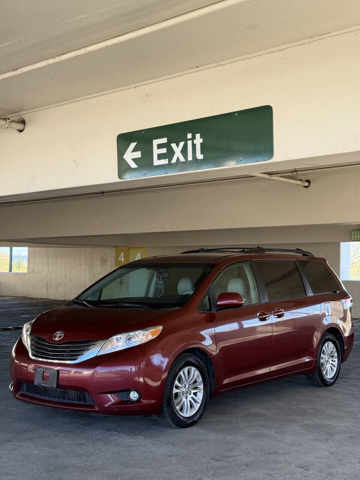 2013 TOYOTA Sienna