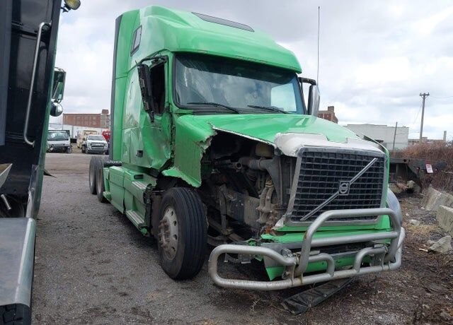 2015 VOLVO TRUCK VNL