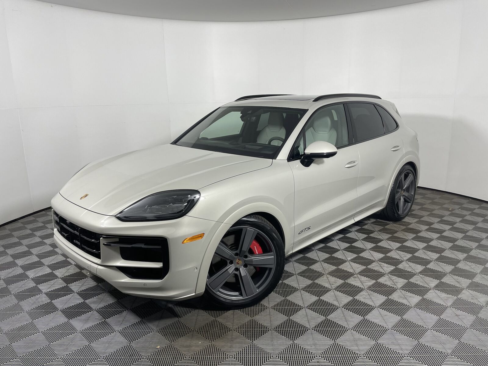 2025 PORSCHE Cayenne