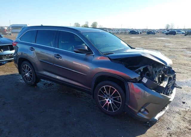 2017 TOYOTA Highlander