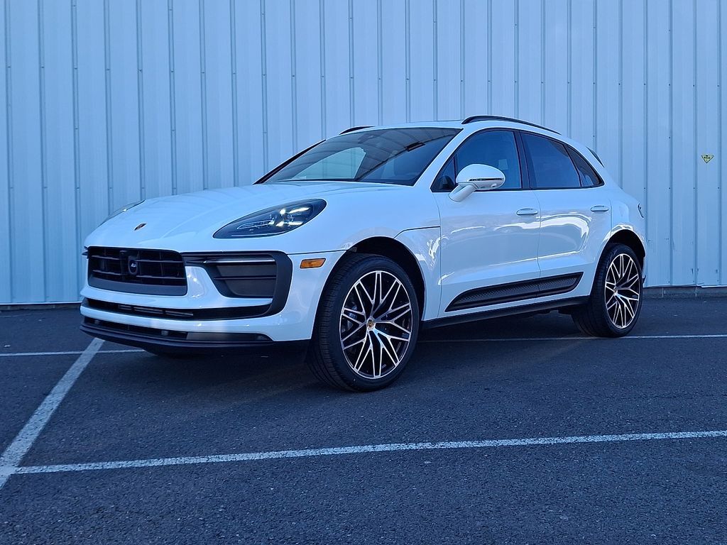 2026 PORSCHE Macan