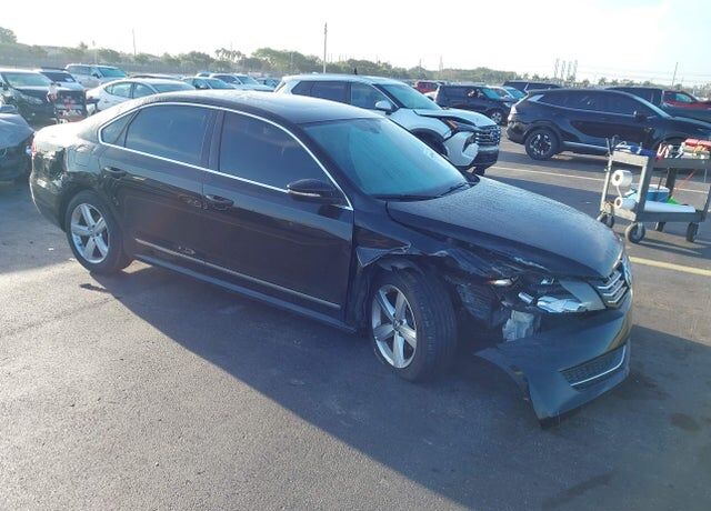 2012 VOLKSWAGEN Passat