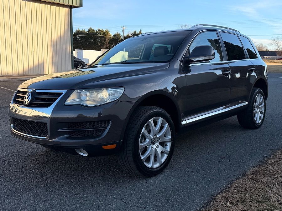 2010 VOLKSWAGEN Touareg