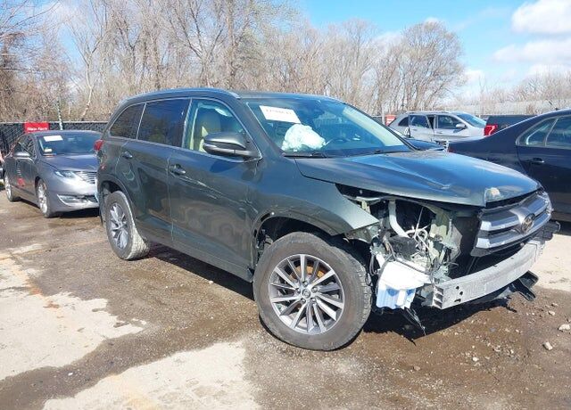 2017 TOYOTA Highlander