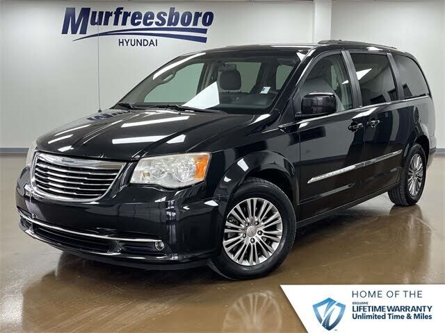 2014 CHRYSLER Town and Country