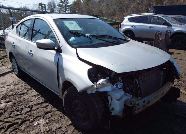 2019 NISSAN Versa