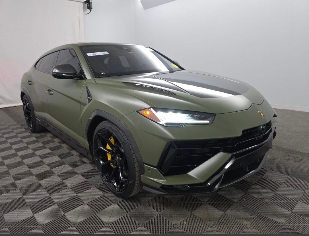 2023 LAMBORGHINI URUS