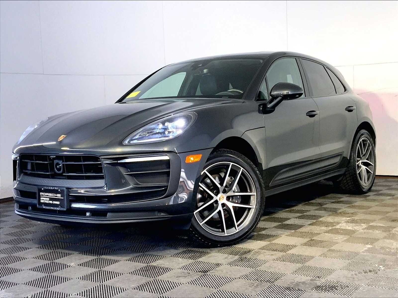 2024 PORSCHE Macan