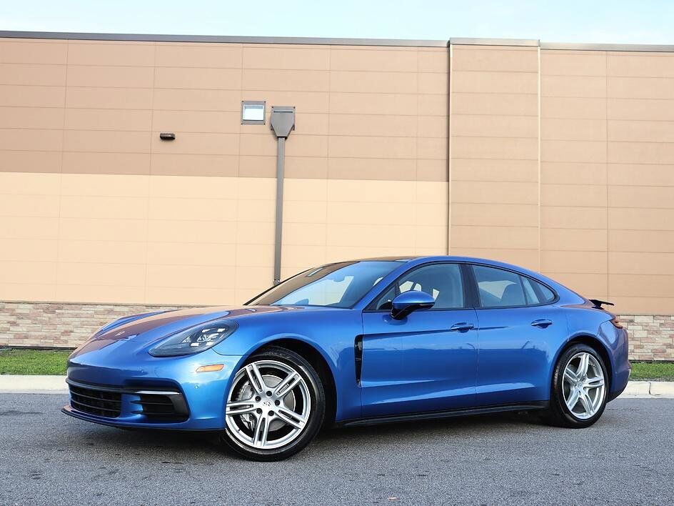 2017 PORSCHE Panamera
