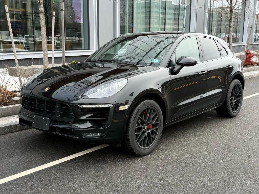 2017 PORSCHE Macan