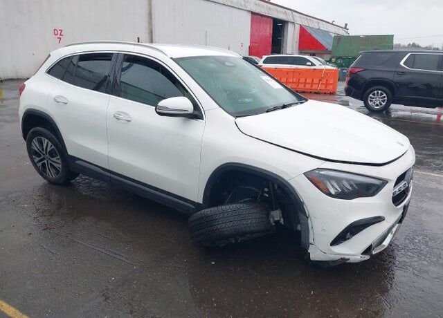 2025 MERCEDES-BENZ GLA-Class