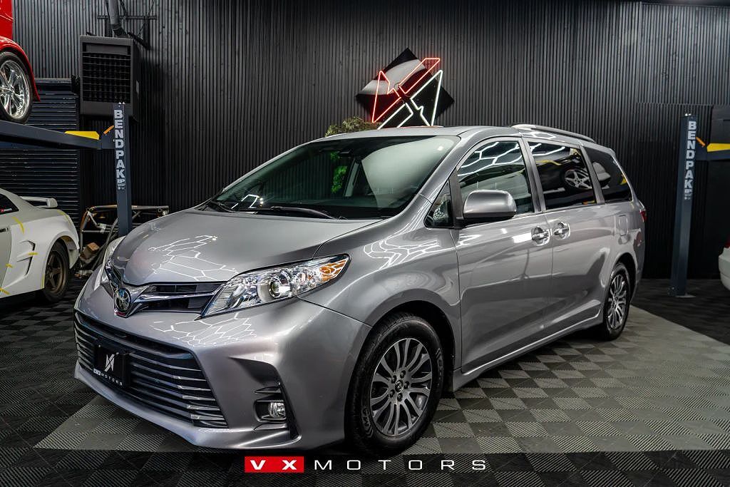2018 TOYOTA Sienna