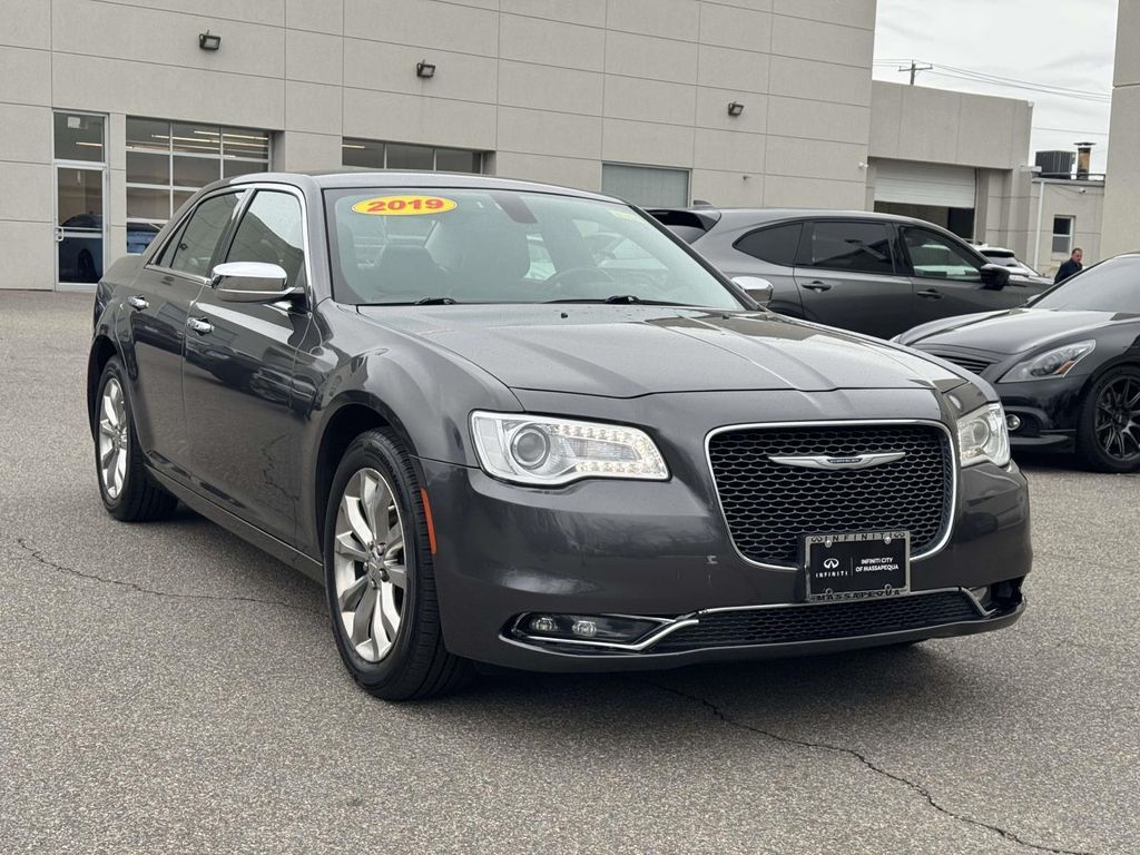 2019 CHRYSLER 300