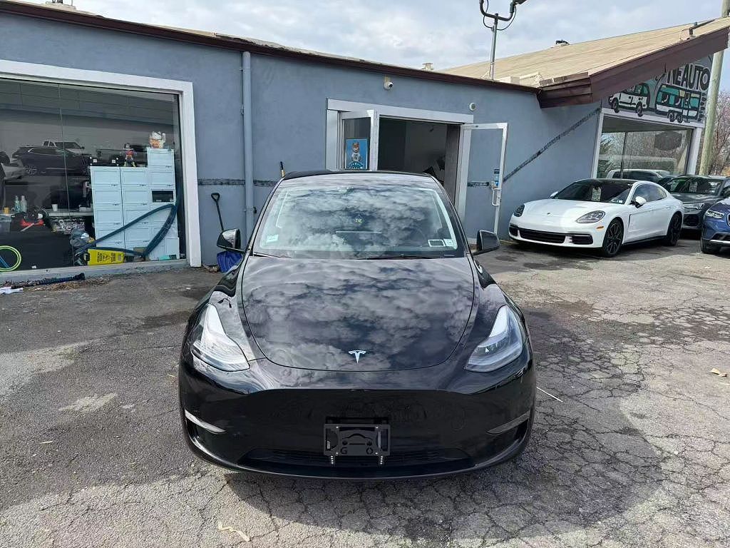 2023 TESLA Model Y
