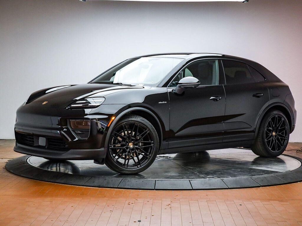 2026 PORSCHE Macan