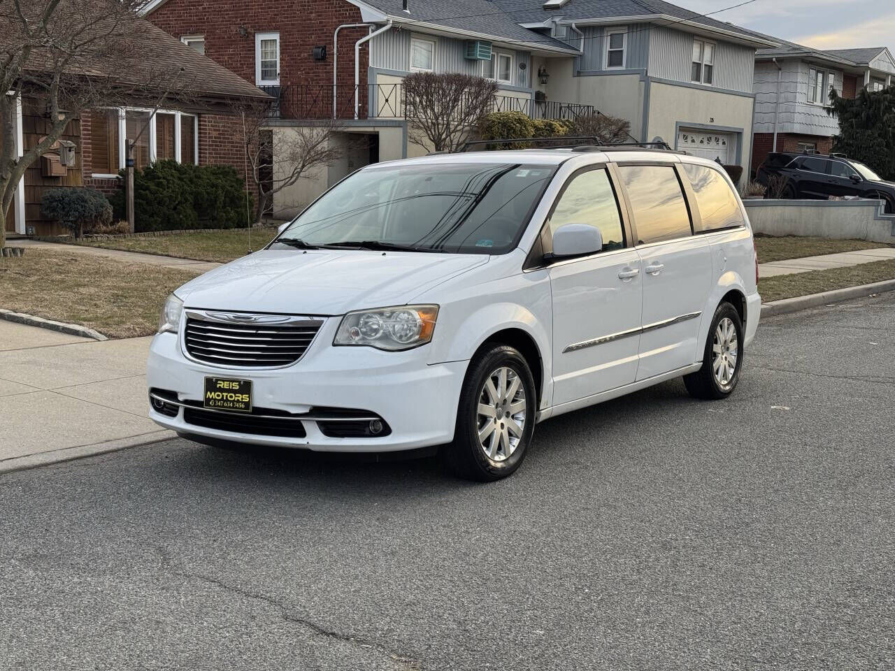 2014 CHRYSLER Town and Country