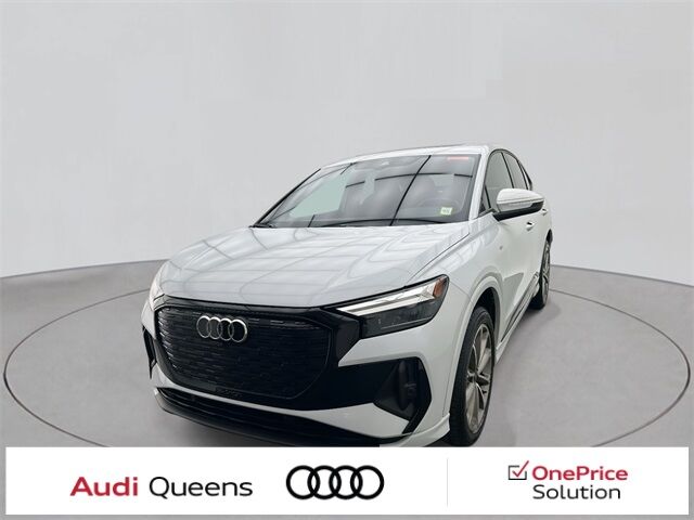 2022 AUDI Q4