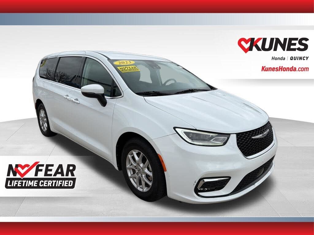 2023 CHRYSLER Pacifica