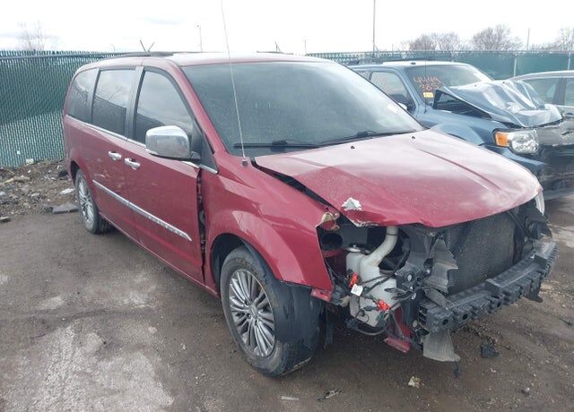 2016 CHRYSLER Town and Country