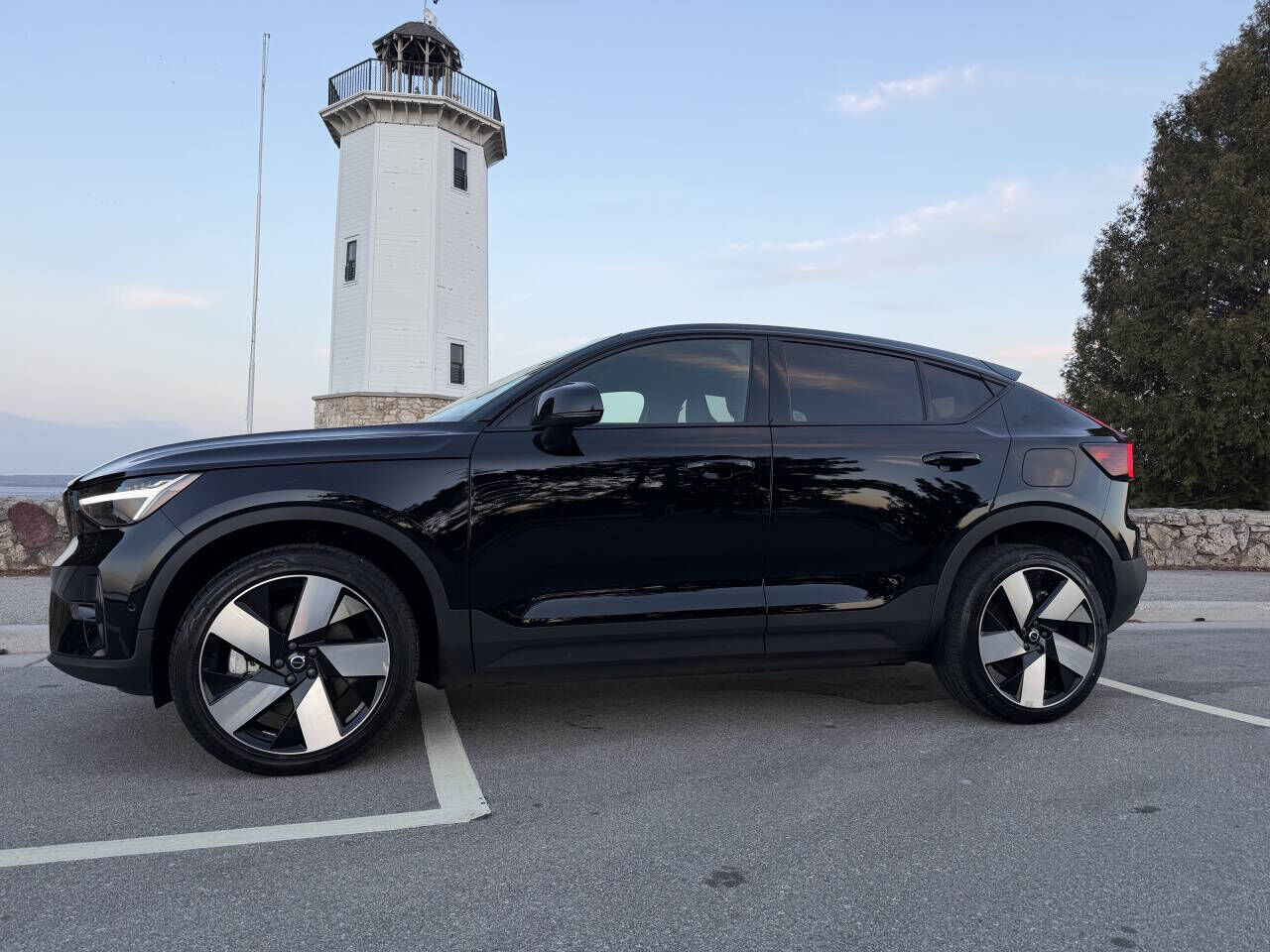 2023 VOLVO C40