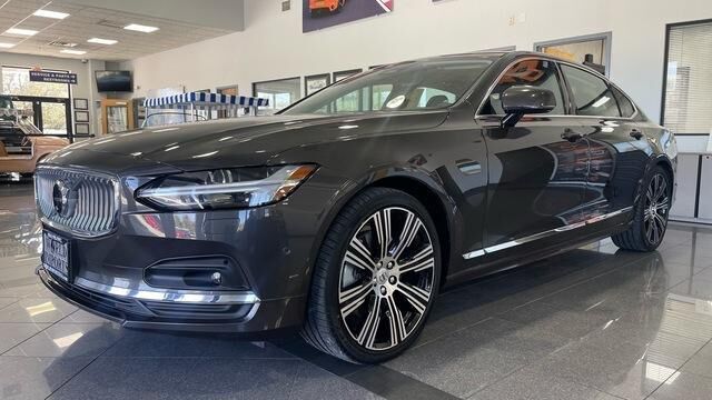 2023 VOLVO S90