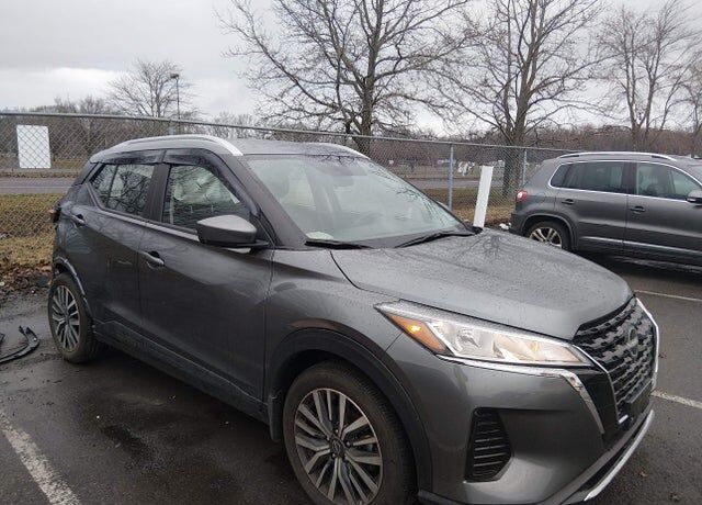 2024 NISSAN Kicks